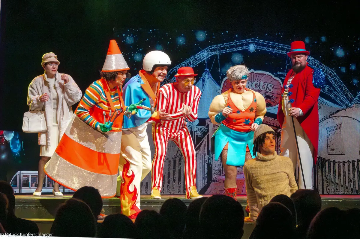 La troupe des Scouts en action sur scène