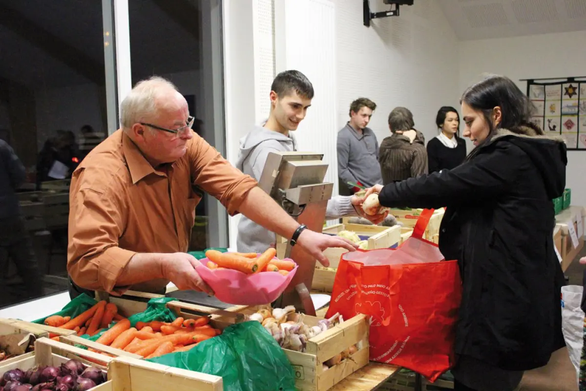 Tous les jeudis, les adhérents de la Ruche qui dit oui récupèrent leur commande dans un point relais de l'Illberg