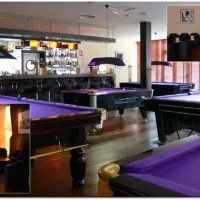 La salle de billard propose des tables Pool, jeu Américains et des Snookers &copy; Julien Gérard