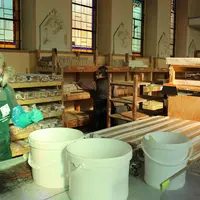 1.Le malaxage de la pâte à savon &copy; JDS