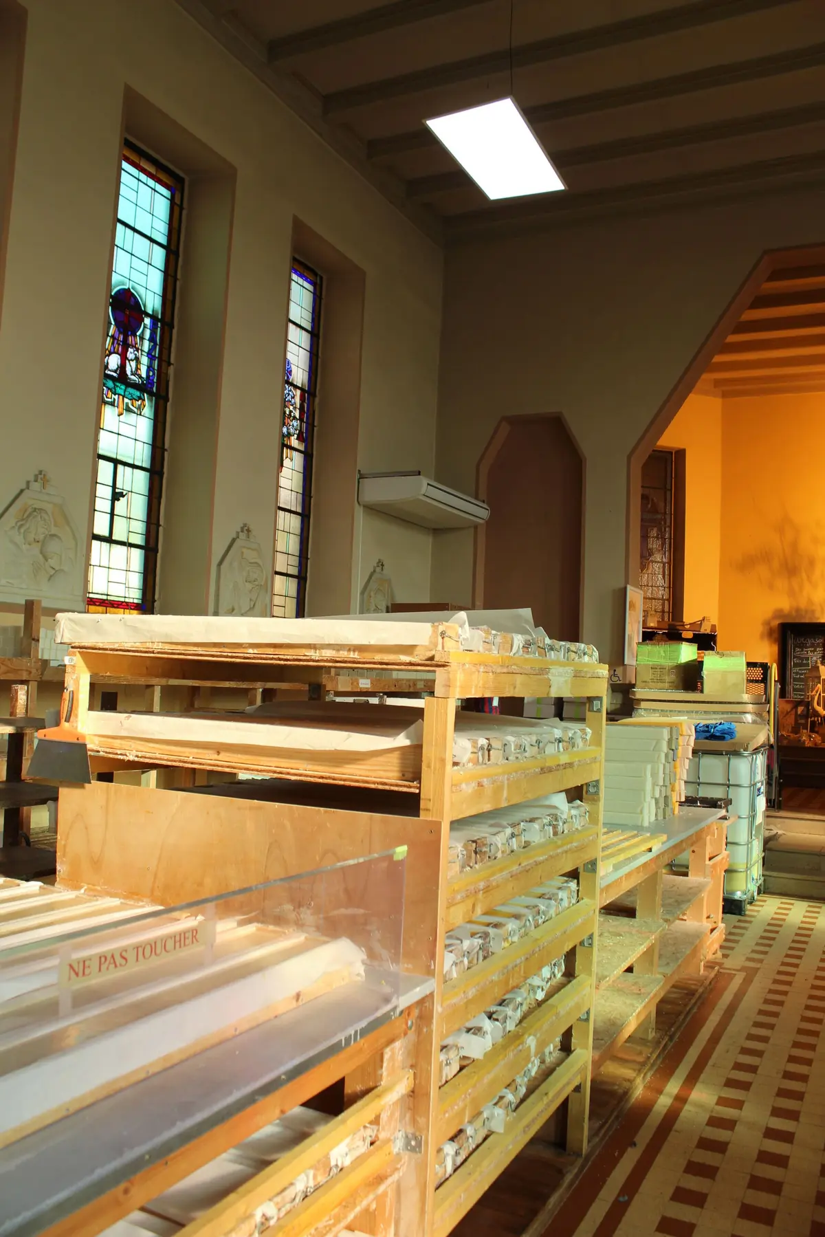 2. Le coulage dans les moules puis séchage