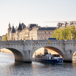 La Seine, fleuve-capitale.