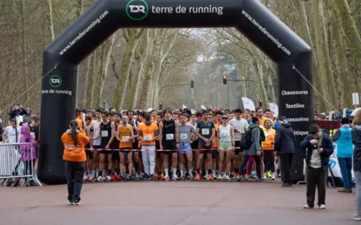Le dimanche 22 mars 2026, participez à la Soli'Run, un événement sportif et solidaire. Depuis plus de 13 ans, des milliers de coureurs et de marcheurs parcourent les allées du bois de Boulogne en faveur de l'association Habitat et Humanisme.