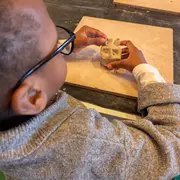 La terre du bout des doigts