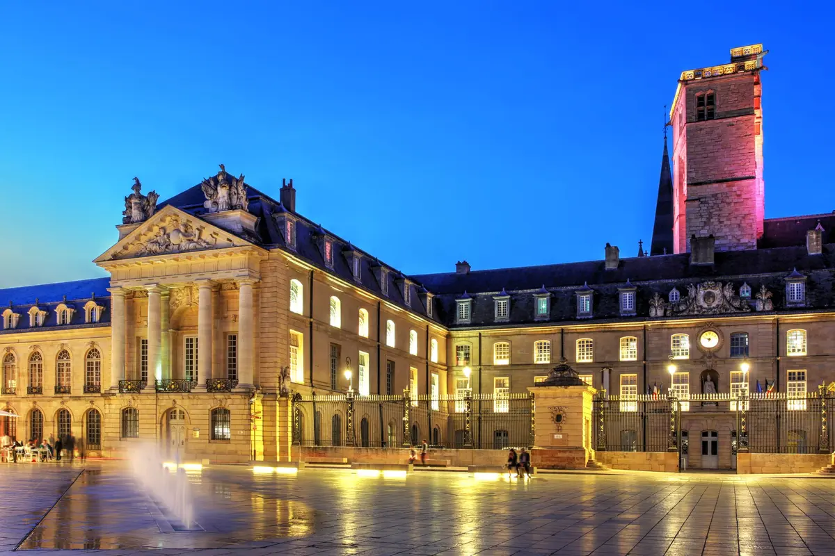 Tour Philippe le Bon et le Palais des Ducs et Etats de Bourgogne