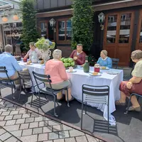 Sculptures « Alltagsmenschen » : personnages attablés à Oberkirch &copy; Renchtal Tourismus GmbH