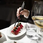 La Véranda de La Réserve Paris rouvre avec une carte signée Jérôme Banctel