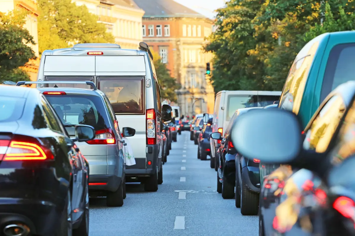 La ville la plus embouteillée de France n’est pas Paris… et les automobilistes y perdent 121 heures par an