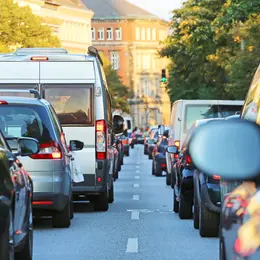 La ville la plus embouteillée de France n’est pas Paris… et les automobilistes y perdent 121 heures par an