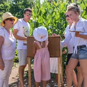 Labyrinthe géant dans un champ de maïs à Ableiges (95)