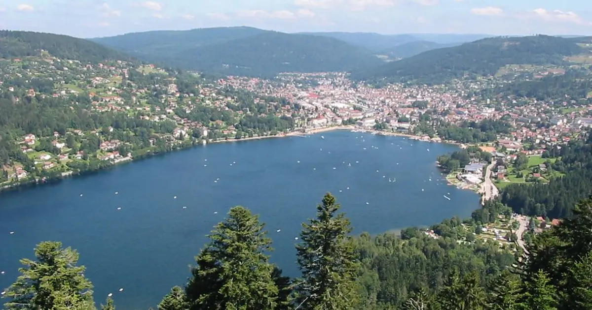 Vue sur le lac depuis le belvédère