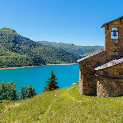 Lac de Roselend : un fjord turquoise au milieu des alpages