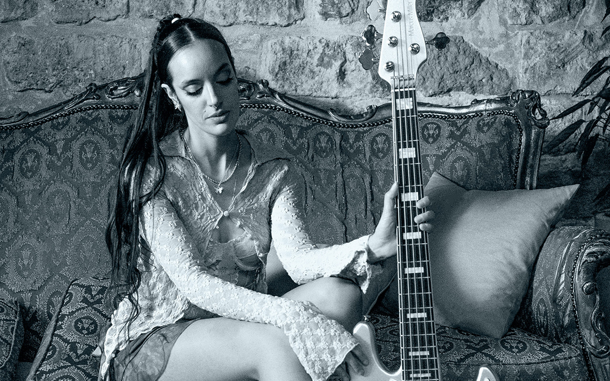 Laure Sanchez ‘Aux Absents’