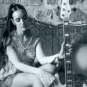 Laure Sanchez ‘Aux Absents’