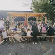 Le 1er Mai la tireuse travaille chez La Gang