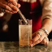 Le bar Boubalé dans le Marais dévoile le Tome II de ses cocktails des Mille et Une Nuits avec 5 créations sensorielles à découvrir dès maintenant