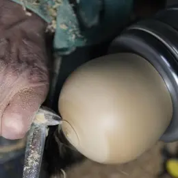 Le bois tourne, les lutins naissent ! Démonstration de Serge Vagné