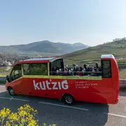 Le bus cabriolet Kut'zig sillonne la Route des Vins d'Alsace