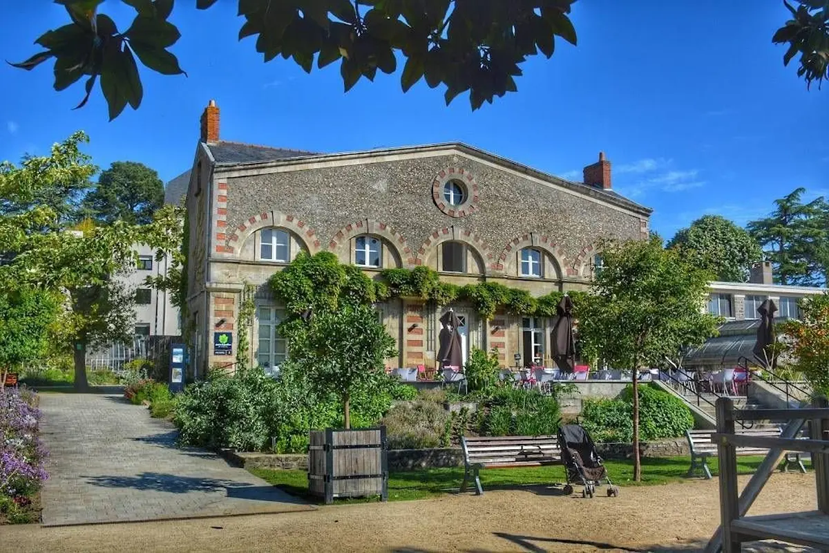 Le Caf&eacute; de l&rsquo;Orangerie &agrave; Nantes : une pause gourmande au Jardin des Plantes