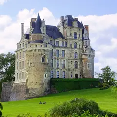 Le château de Brissac et sa Dame verte, le plus célèbre fantôme de France