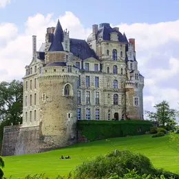 Le château de Brissac et sa Dame verte, le plus célèbre fantôme de France