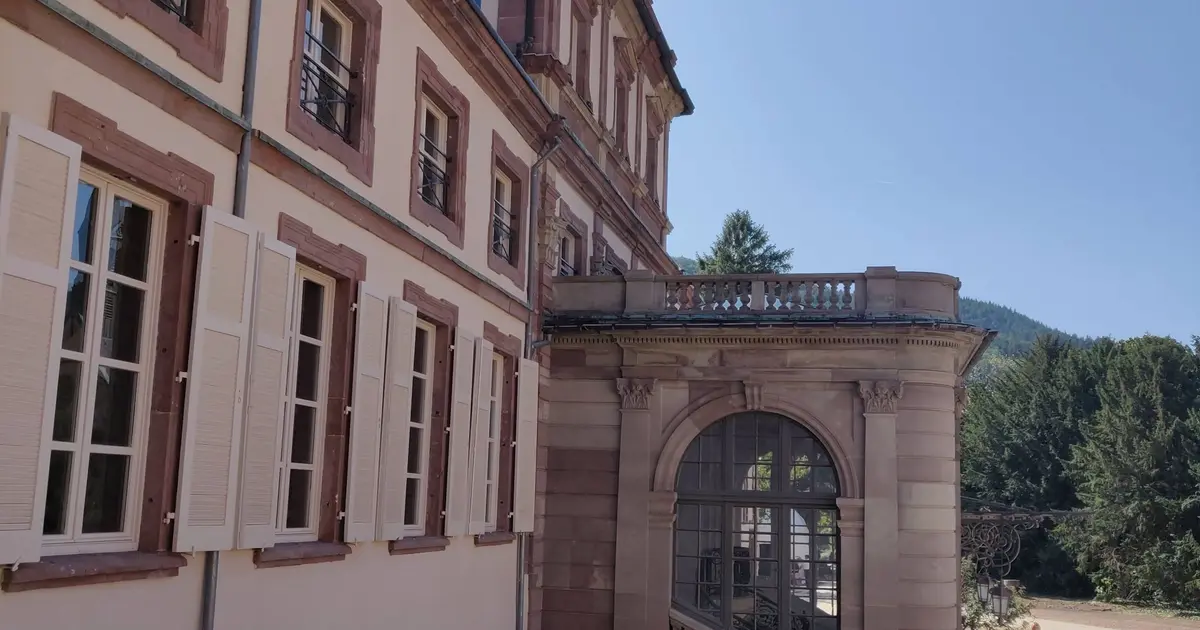 L'entrée monumentale du château de la Neuenbourg