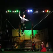 Cirque Medrano : La légende de l'oiseau bleu