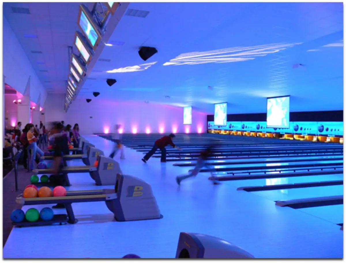 Le Cristal Bowling propose pas moins de 36 pistes pour pratiquer