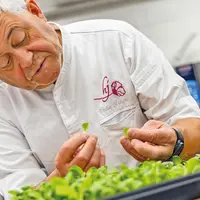 Le chef Didier Masson en plein travail DR