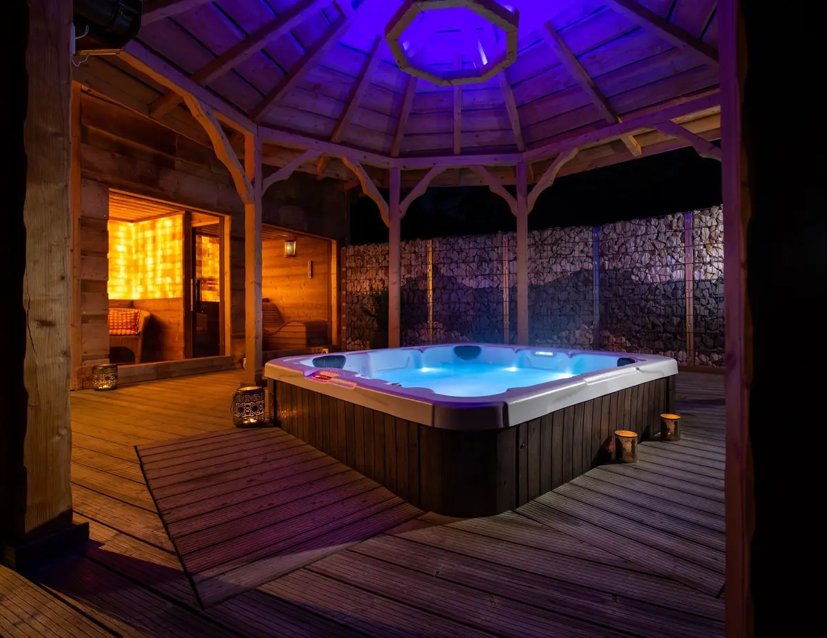 Le bain à remous en plein air pour de belles soirées