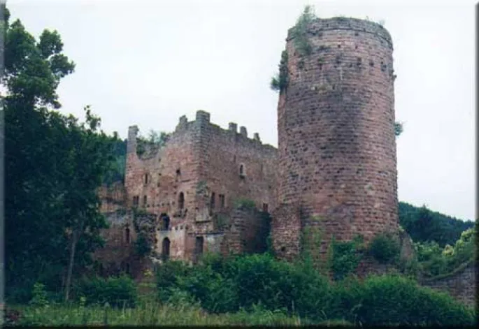 Le donjon du château du Lutzenbourg en cache un second, plus ancien