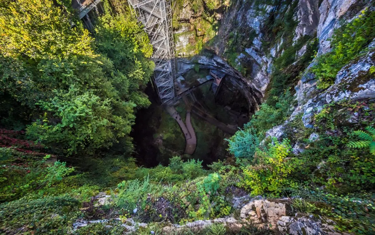 Le Gouffre de Padirac : le site souterrain le plus célèbre de France.