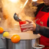 Le traditionnel vin chaud à déguster sur les marchés de Noël DR