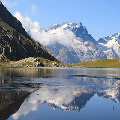 Le lac du Goléon, le reflet des Aiguilles d’Arves