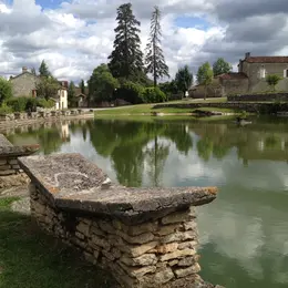 Le Marché dominical des Lavoirs à Aujols