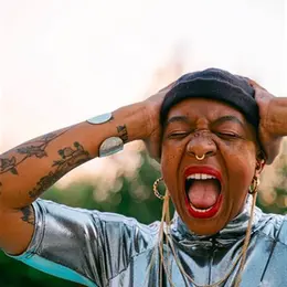 Le Monde brûle et moi, je m'achète des Nike