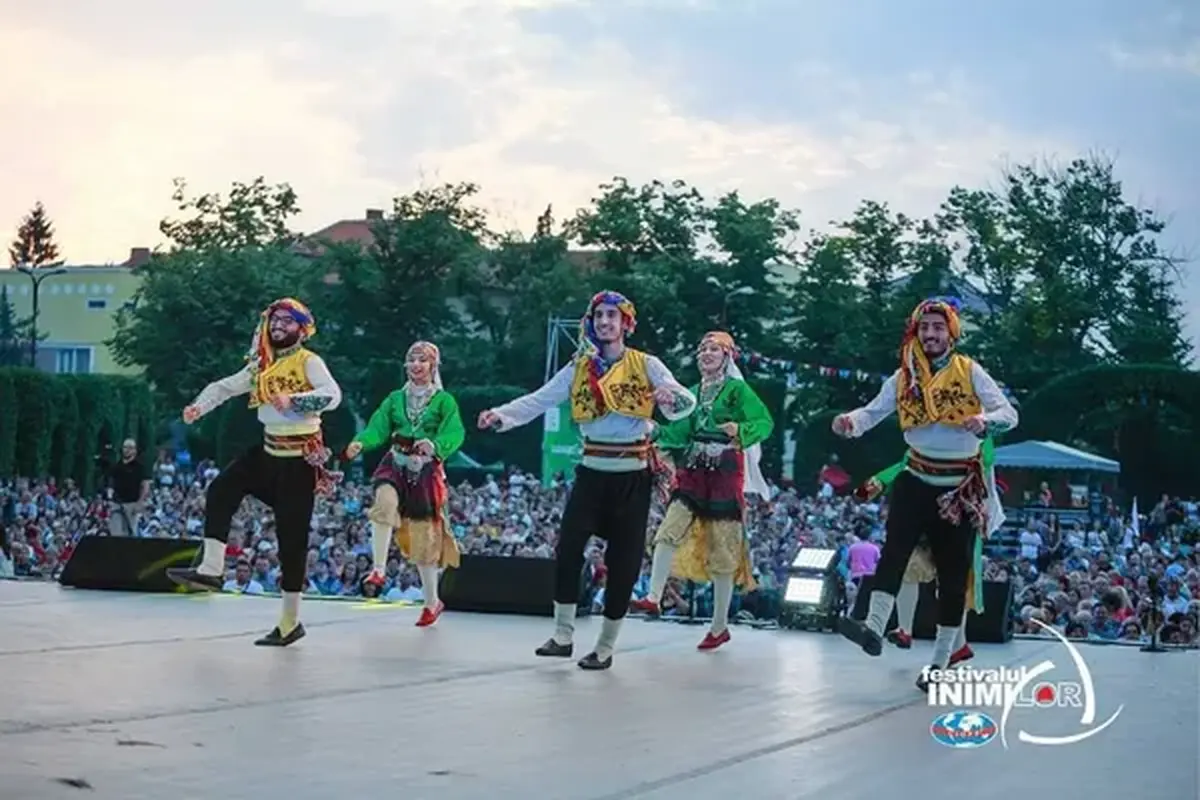 Le Monde en spectacle ( Festival du Rouergue )
