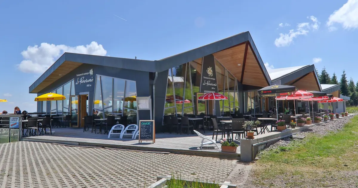 Le restaurant Le Panoramic domine la station du Schnepf'