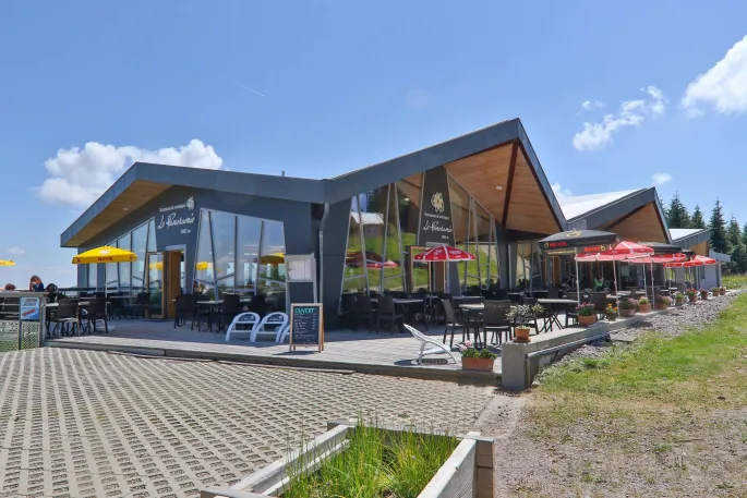 Le restaurant Le Panoramic domine la station du Schnepf\'