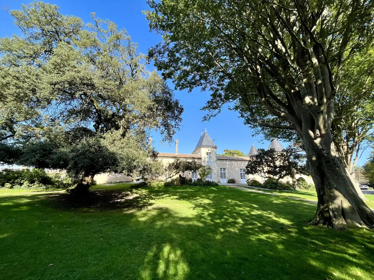 Le parc du château Lescombes