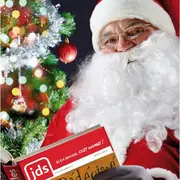 Match : Le Père Noël vs. Iron Man