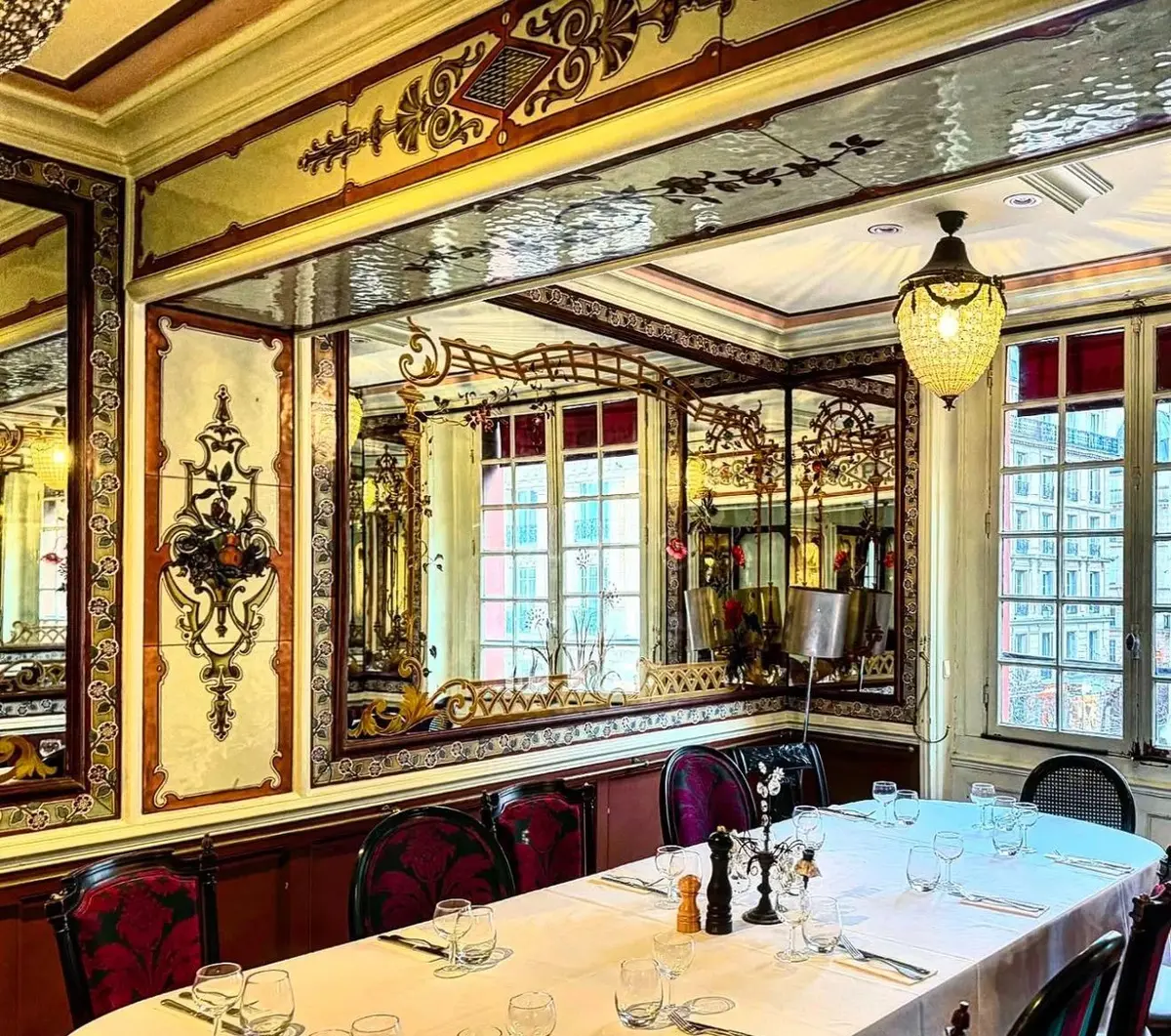 Une table au Petit Bouillon Pharamond &agrave; Paris (1er)