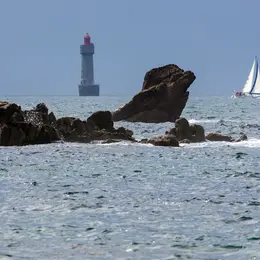 Le phare de la Jument : la tour que les vagues ont rendue célèbre