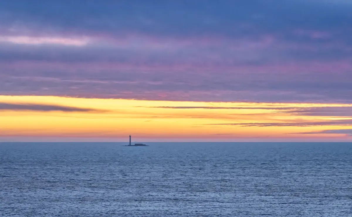 Coucher de soleil sur l'&icirc;le et le phare de Planier