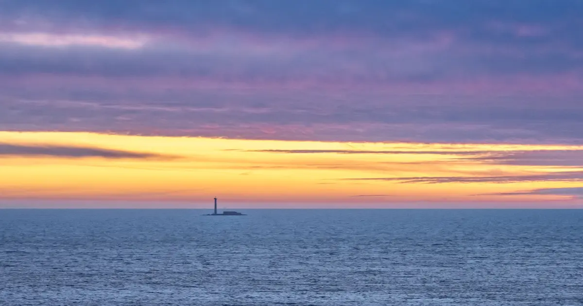 Coucher de soleil sur l'île et le phare de Planier