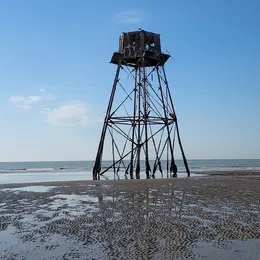 Le phare de Walde : un étonnant phare métallique planté dans le sable