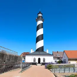 Le plus familial : le phare de Petit-Fort-Philippe
