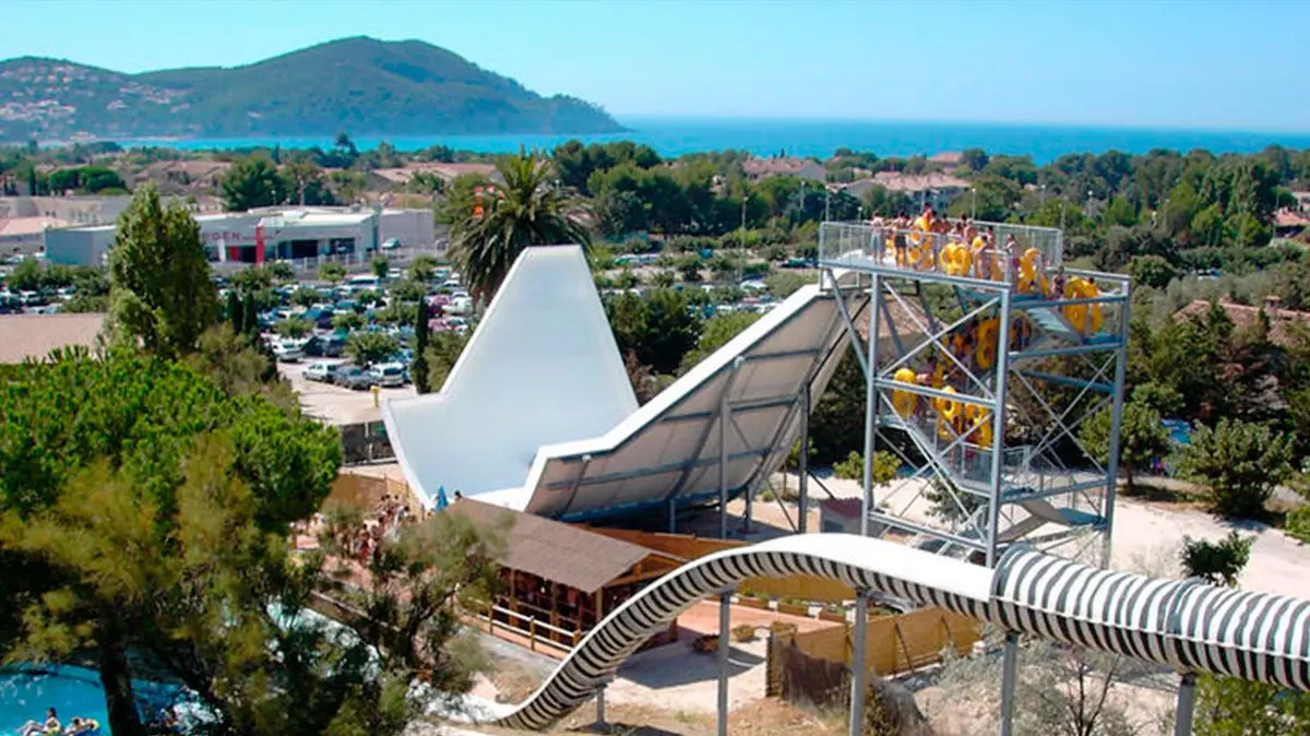 Le plus grand toboggan aquatique d’Europe est en France : voici les descentes les plus spectaculaires à tester cet été