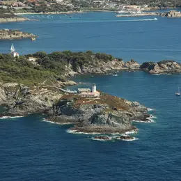 Le plus haut perché : le phare de Camarat