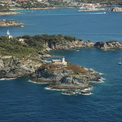 Le plus haut perché : le phare de Camarat